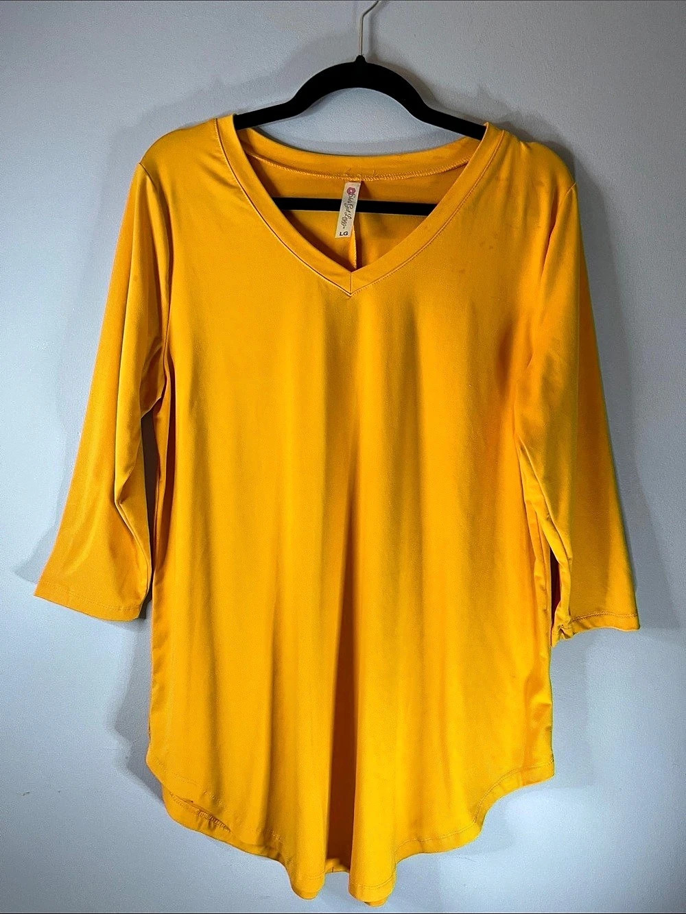 She's Got Leggz Comfort Tee Tunic Women's Marigold V-Neck Large New w/out tags